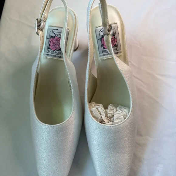Special Occasions by Saugus Shoe White Heels - Picture 6 of 8